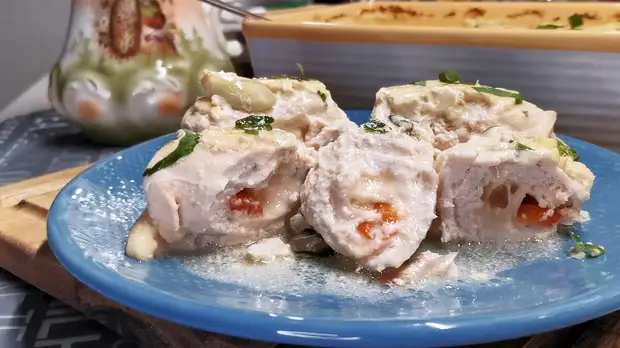 Завернула и запекла под соусом. Как я готовлю сочную куриную грудку с начинкой в духовке