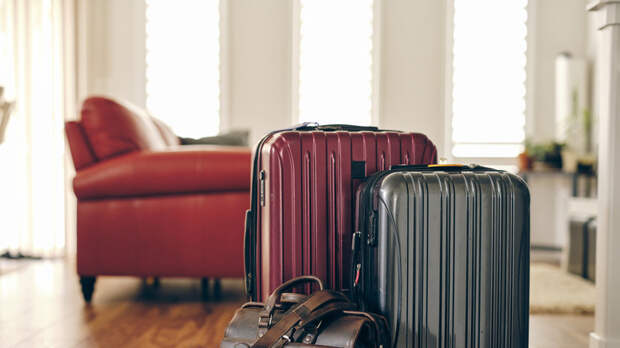 Россиян предупредили, что отъезд на праздники требует подготовки квартиры