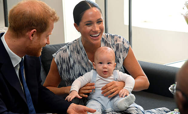 На деревню к бабушке: сын Меган Маркл и принца Гарри проведет лето с Елизаветой II