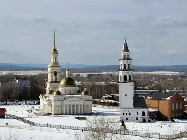 Невьянская башня зимой