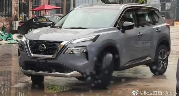 Новый Nissan X-Trail впервые засняли без камуфляжа