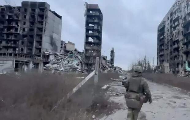 "Нас тяжело штурмануть, я все вокруг заминировал. Будем стоять до талого". Боец - из окружения в Купянске