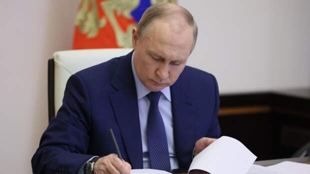 Песков назвал Путина абсолютным трудоголиком