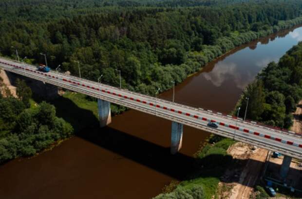Под Смоленском ремонт моста через реку Днепр выполнен наполовину