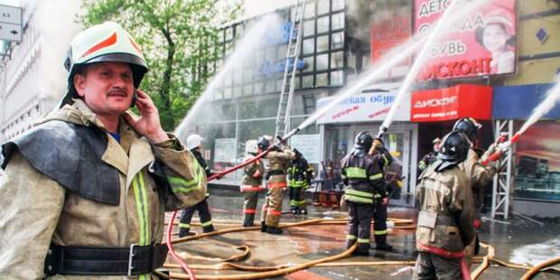 Спасатели почтили память пожарного Евгения Чернышева