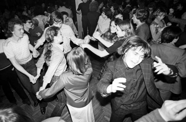 Танцы-обжиманцы СССР, дискотека, ностальгия, танцы