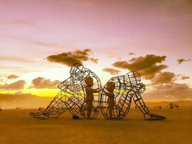 Скульптура «Любовь» Burning Man 2015