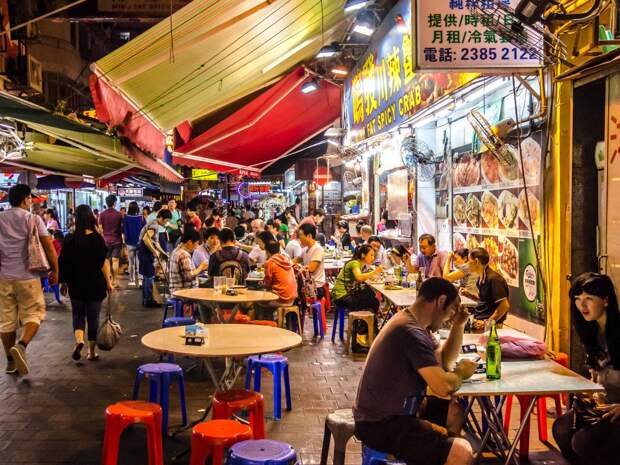 try-live-scorpions-and-other-bizarre-foods-at-the-wangfujing-night-market-in-beijing