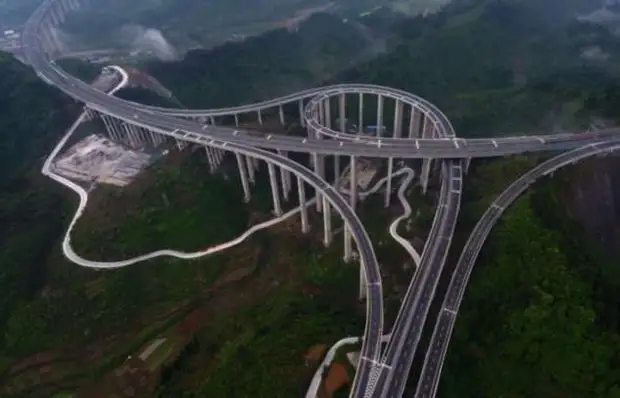 Вне законов физики — в Китае построили небесную дорогу (+видео)