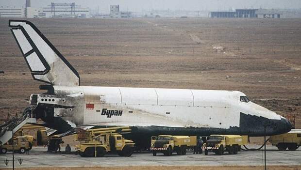 15.11.1988 совершил свой первый и единственный космический полет орбитальный ракетоплан «Буран». Полёт происходил в автоматическом режиме. история, события, фото