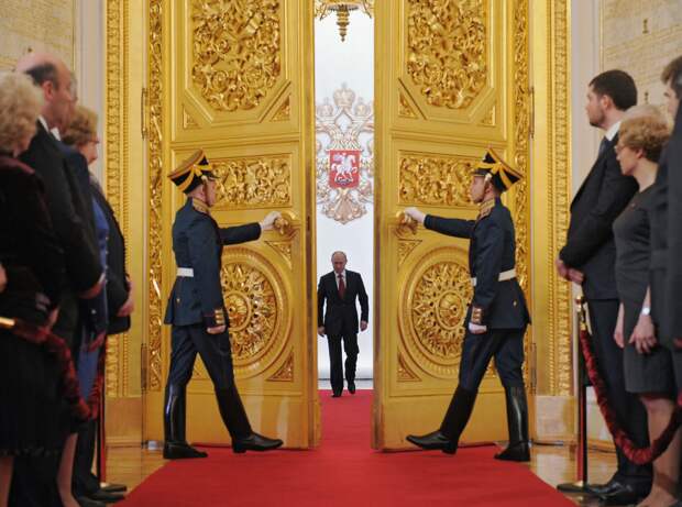 Не успел Путин пройти церемонию инаугурации, как в Европе "отменили" его статус президента