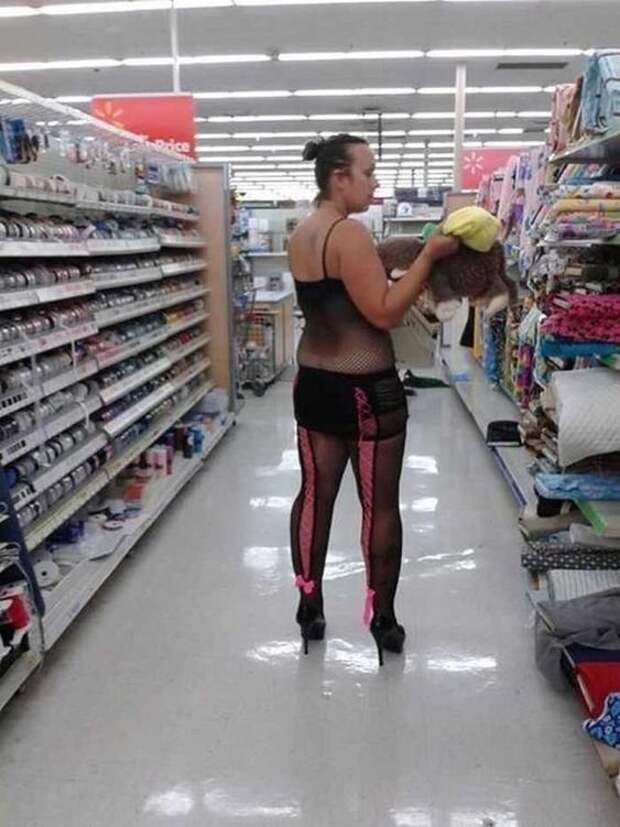 Walmart научит вас, как правильно наряжаться для похода в магазин Walmart научит вас, как правильно наряжаться для похода в магазин