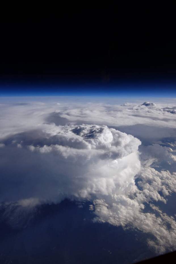 NASA ко Дню Земли показало лучшие снимки нашей планеты