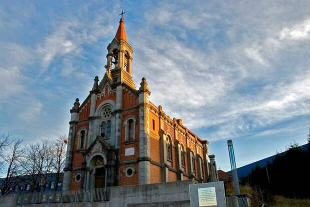 Церковь скейтбордистов в Льянера