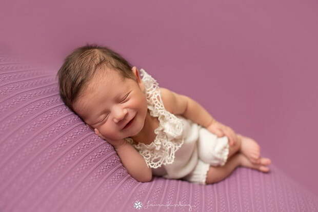Новорожденные малыши в фотографиях Laura Kissling