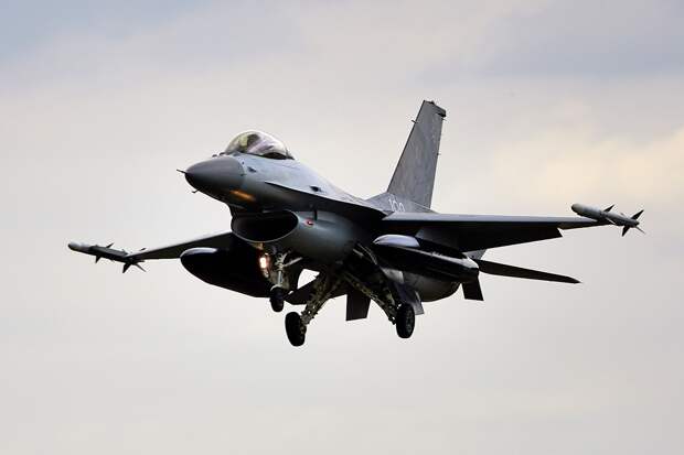 F-16 ВВС Украины подозревают в уничтожении «своего» же Су-27