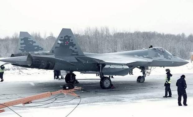 С 2025 года ВКС России должны начать получать на вооружение усовершенствованный вариант истребителя пятого поколения – Су-57М, который с октября 2022 года проходит летные испытания и будет оснащен...