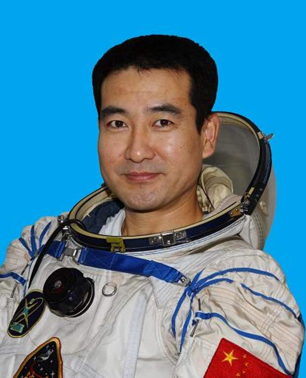 Самые интересные факты о Китае. Чжай Чжиган - первый космонафт китая, который вышел в отрытый космос