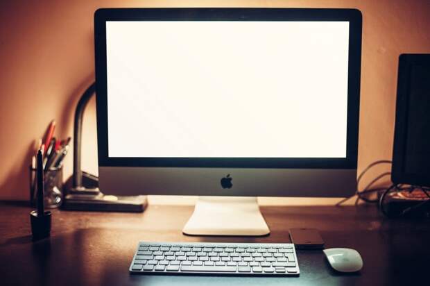 computer - blank screen - desk