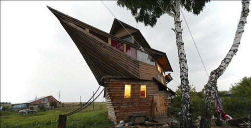 Необычные дома и здания в России (28 фото)