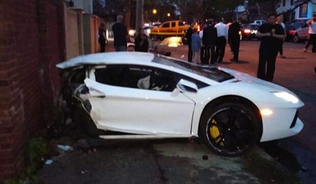 Lamborghini Aventador разорвало на две части 