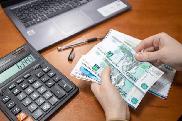 Самозанятых женщин предложили на год после родов освободить от налогов