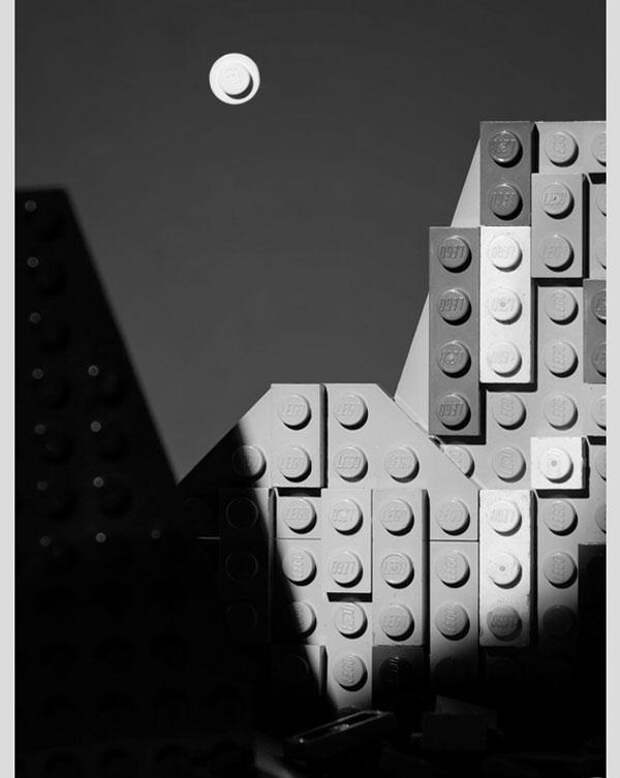 репродукции из lego - луна и половина купола