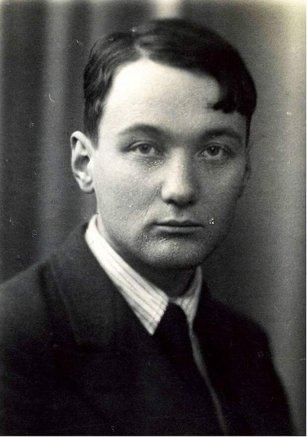 Лев Гумилев перед поступлением в университет, 1934 год.jpg