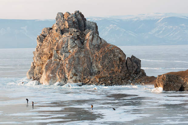 1. Один из символов Байкала и острова Ольхон — Скала Шаманка. байкал, озеро, фотография
