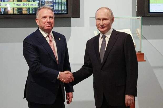 Президент РФ Владимир Путин и специальный посланник президента США Стивен Уиткофф во время встречи. Фото © ТАСС / Гавриил Григоров / Пресс-служба Президента РФ
