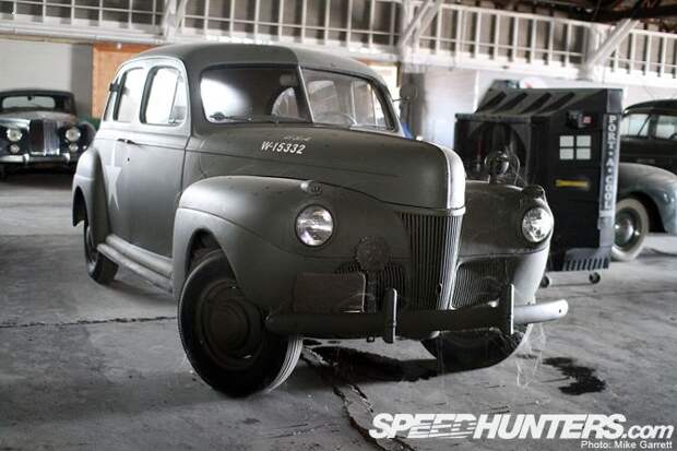 Hot-rod гонки на заброшенном аэродроме в Калифорнии (60 фото)