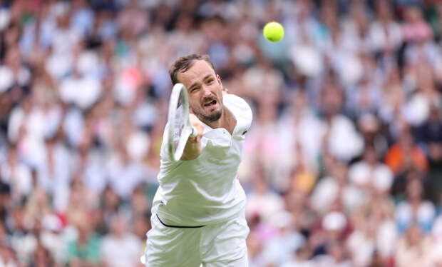 Медведев стал 1-м теннисистом, побеждавшим Синнера, Алькараса и Джоковича на турнирах «Большого шлема»