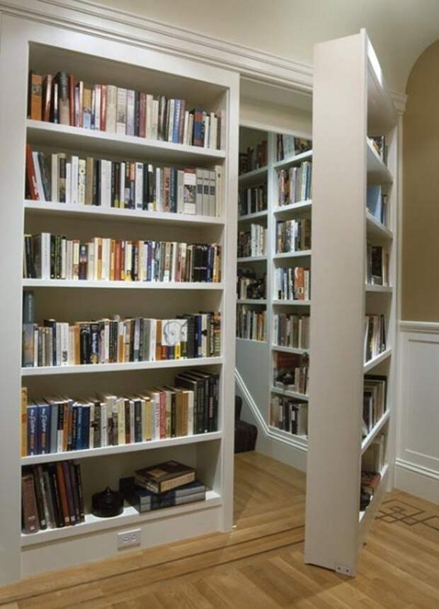 Книжный шкаф, который скрывает потайную комнату