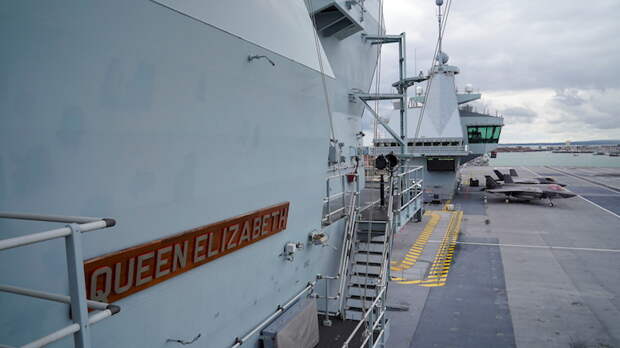 Times: на флагманском авианосце британского флота произошла вспышка коронавируса