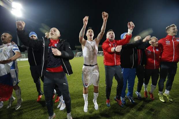 Сборная Словакии, занявшая второе место в группе C после сборной Испании, впервые сыграет на чемпионате Европы