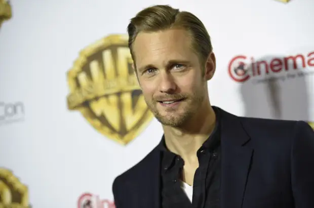 Александр Скарсгард едва не задавил Грету Тунберг на велосипеде