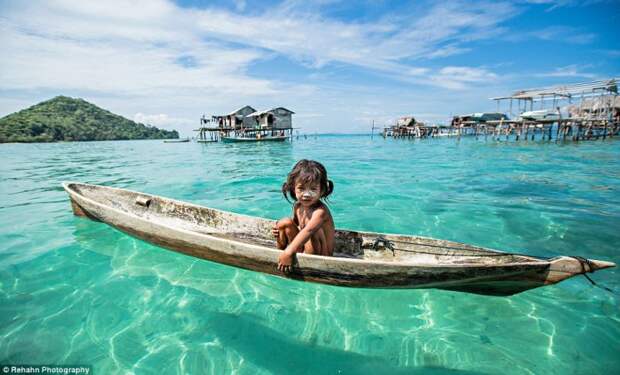 Народ баджо, называют морскими цыганами, большую часть своей жизни проводят в лодках в бирюзовых водах Тихого океана.