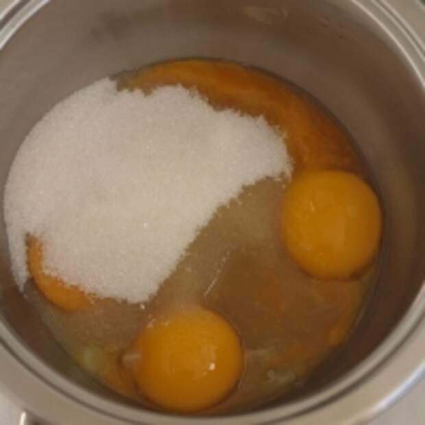 Нажмите, чтобы увеличить Шарлотка с яблоками, грушами и коньяком шаг 2