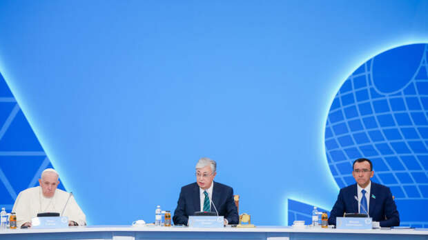 Токаев поздравил православных казахстанцев с Рождеством