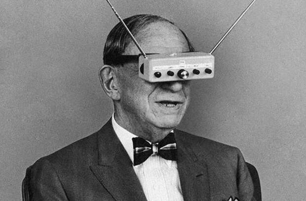 А как вам телевизионные очки, продемонстрированные миру их изобретателем Хьюго Гернсбэком в 1963 году? Тот же Google Glass, только с антеннами в мире, зомбоящик, изобретение, интересно, люди, телевизор, факты
