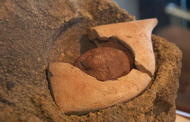 Из книги МИФЫ ОБ ОСТРОВЕ ПАСХИ. А Скляров