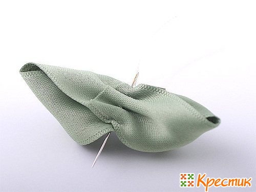Красивые цветы из атласных лент