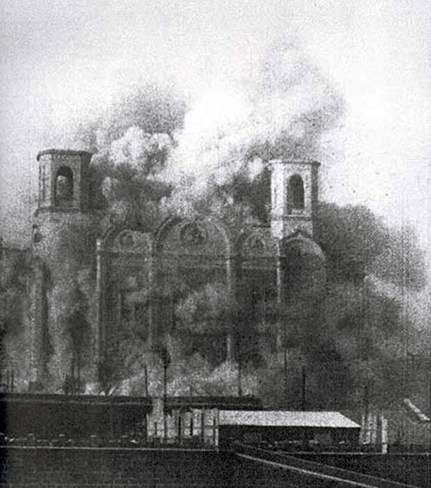 Cathedral_of_Christ_the_Saviour_(destruction,_1931).jpg