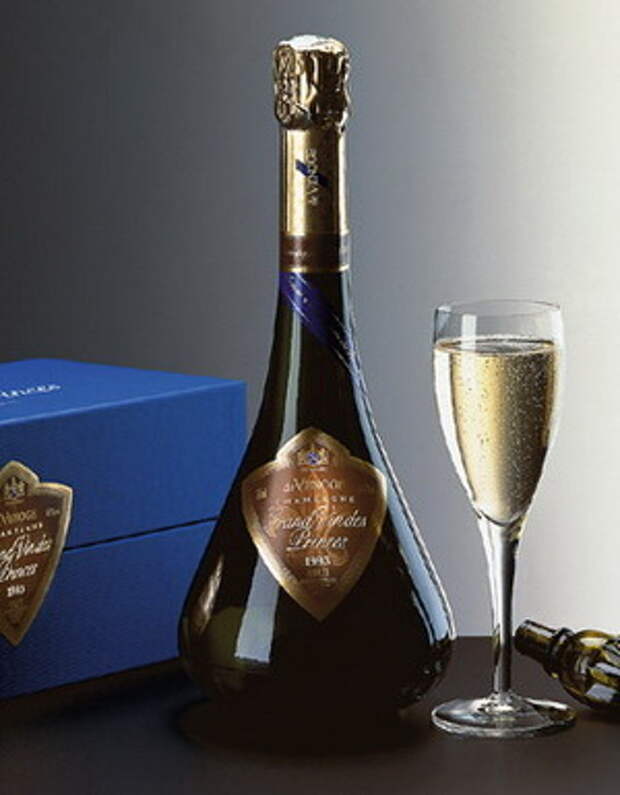 http://vinoteka.in.ua/wp-content/uploads/2013/02/champagne_de_venoge.jpg