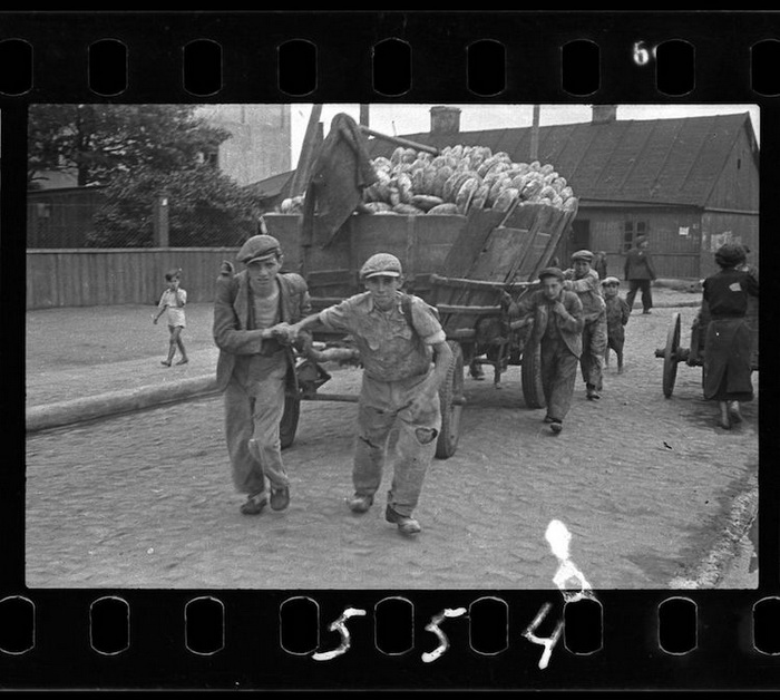 Чудом уцелевшие фотографии геноцида евреев из Лодзинского гетто в Польше