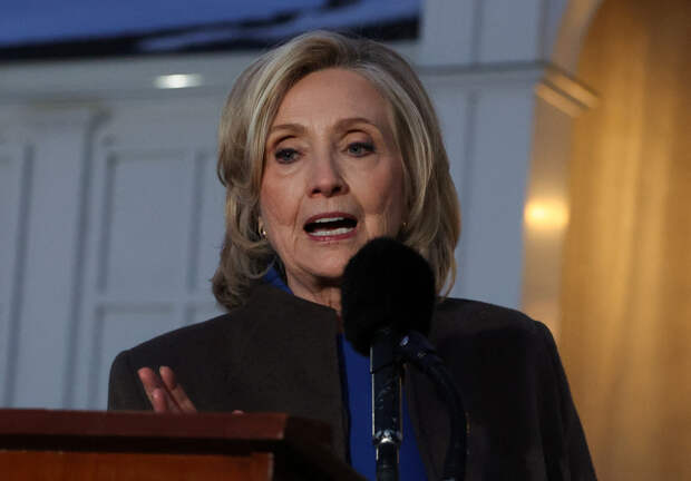 Дачу показаний Хиллари Клинтон по делу Эпштейна назвали клоунским шоу