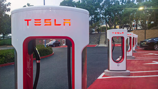 Бесплатные автозаправки Tesla 
