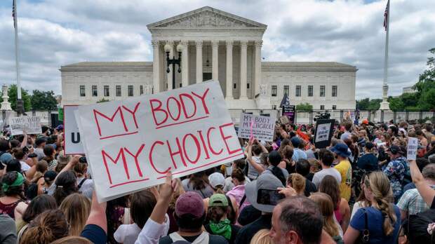 Протесты из-за запрета на аборты начались в США
