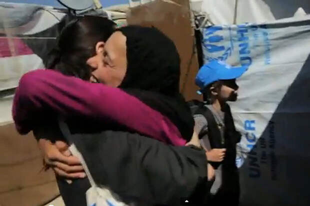 Видео Анджелины Джоли с дочерью в лагере беженцев растрогало интернет