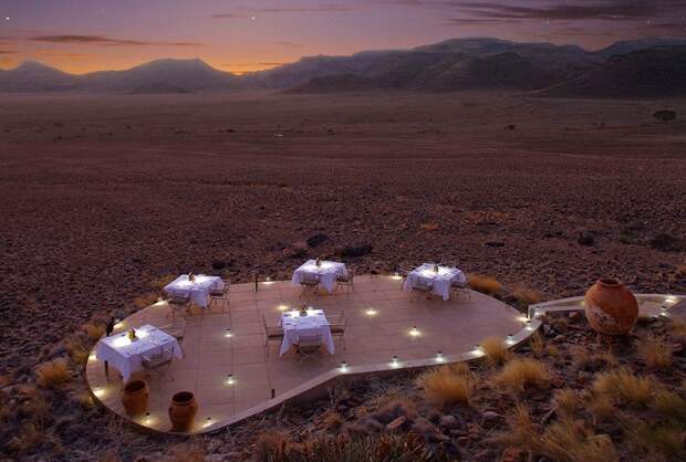 Sossusvlei Desert Lodge - спасительный оазис посреди пустыни.